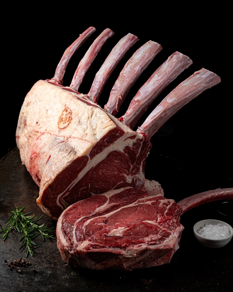 Goveji ribeye tomahawk v kosu s kostjo – suho zorjeno