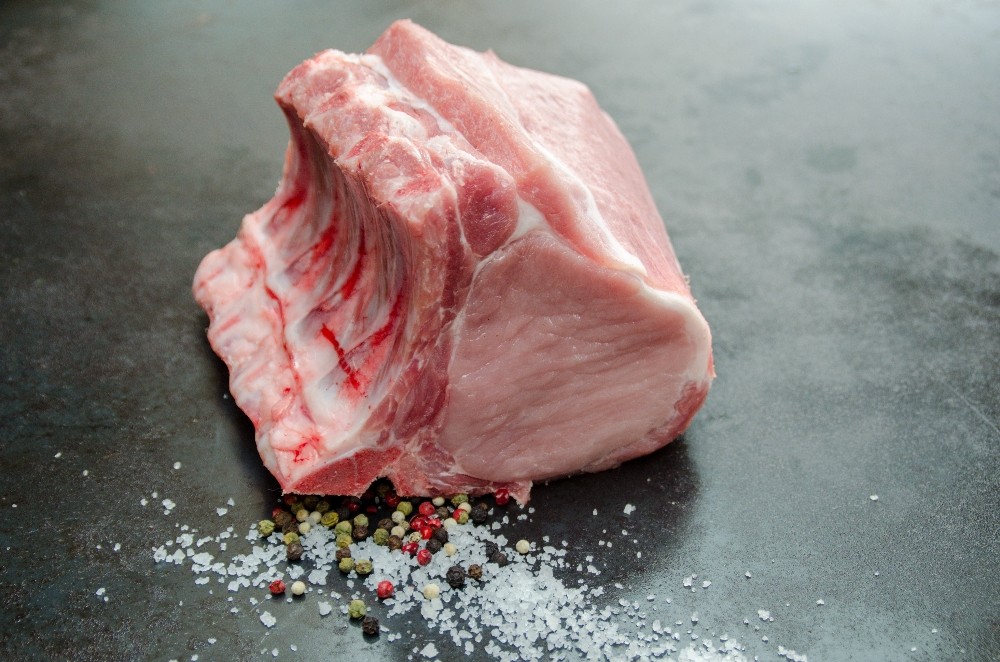 Svinjski kare s kostjo, vratni in ledveni del