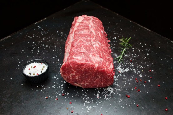 GOVEJI SIRLOIN BREZ KOSTI V KOSU – SUHO ZORJENO