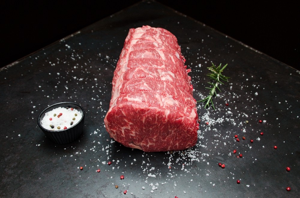 GOVEJI SIRLOIN BREZ KOSTI V KOSU – SUHO ZORJENO