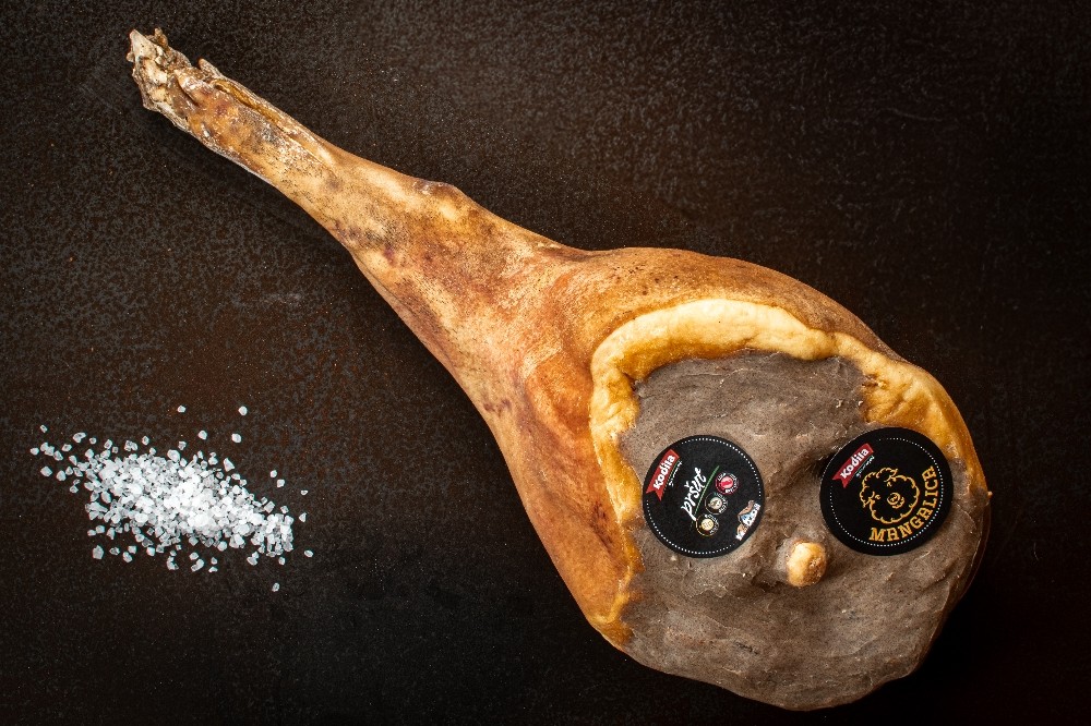 Mangalica pršut celi, s kostjo