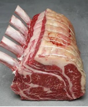 Goveji ribeye tomahawk v kosu s kostjo – suho zorjeno