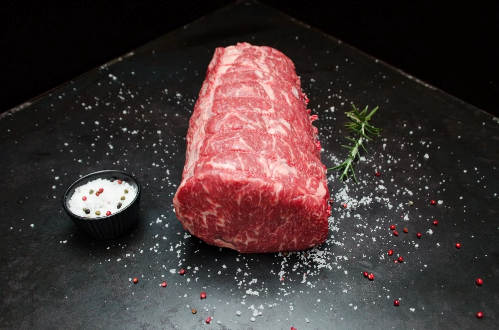 GOVEJI SIRLOIN BREZ KOSTI V KOSU – SUHO ZORJENO