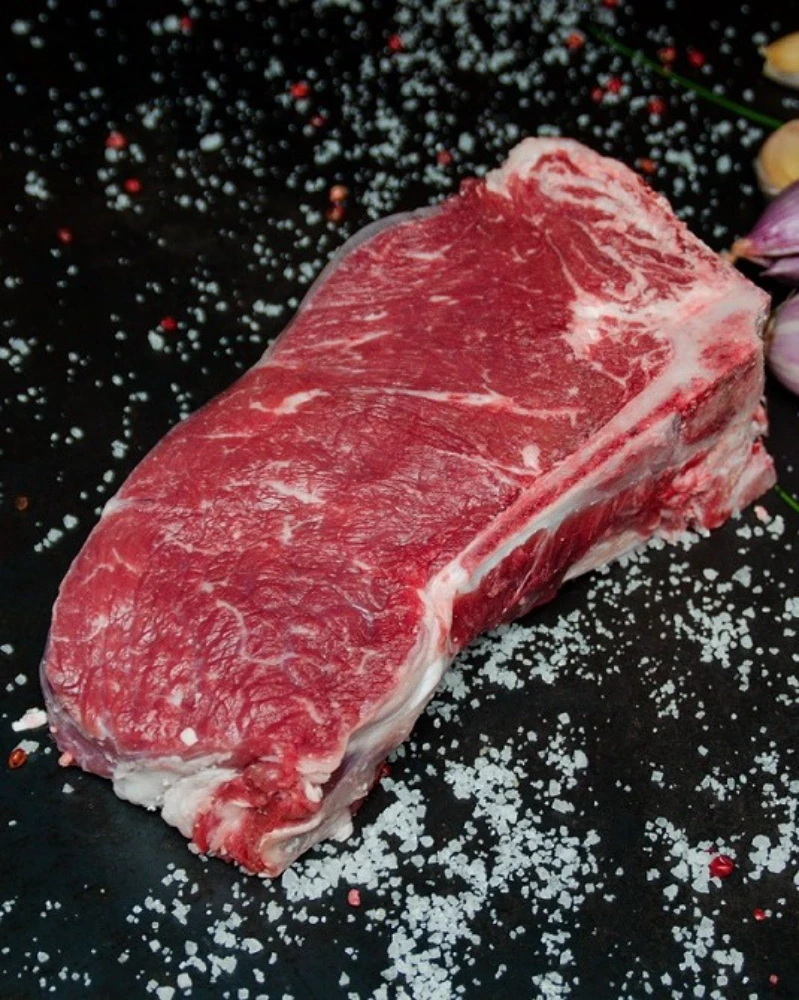Goveji sirloin steak s kostjo – suho zorjeno