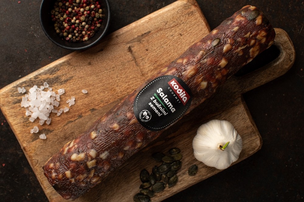 Salama z bučnimi semeni cela