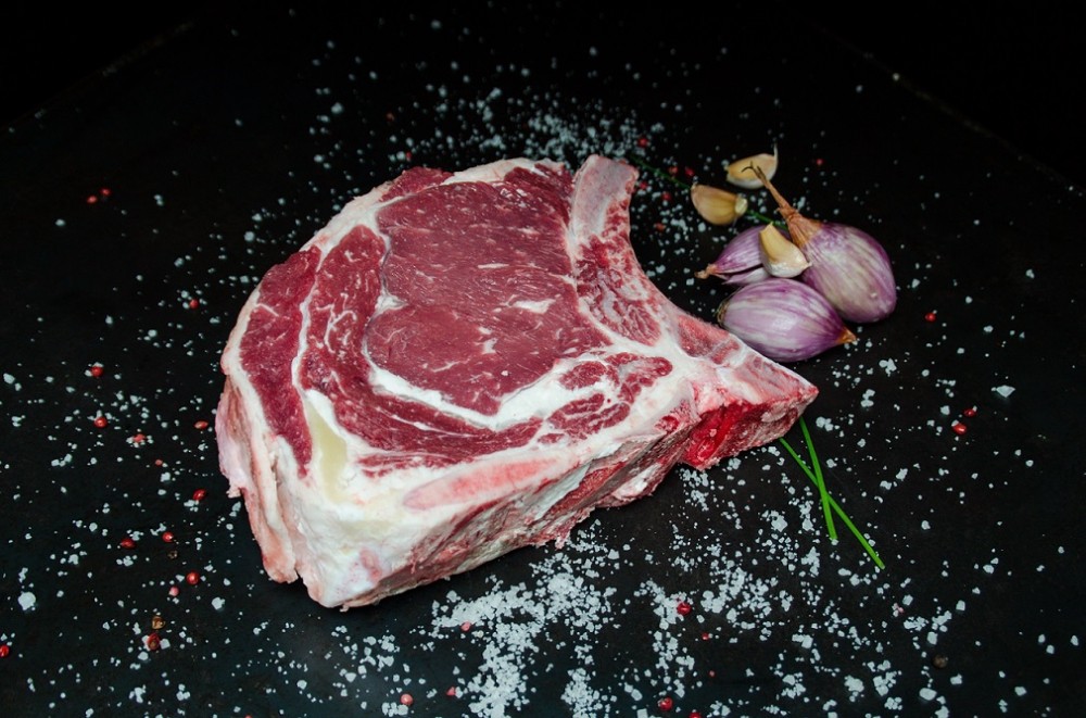 Goveji ribeye steak s kostjo – suho zorjen